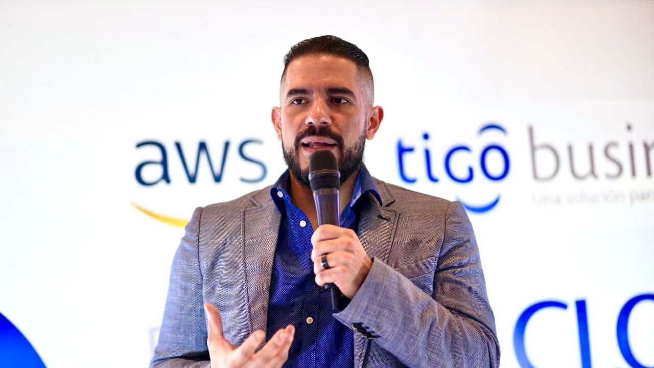 Allan Rodezno speaking at AWS Community Event 2023